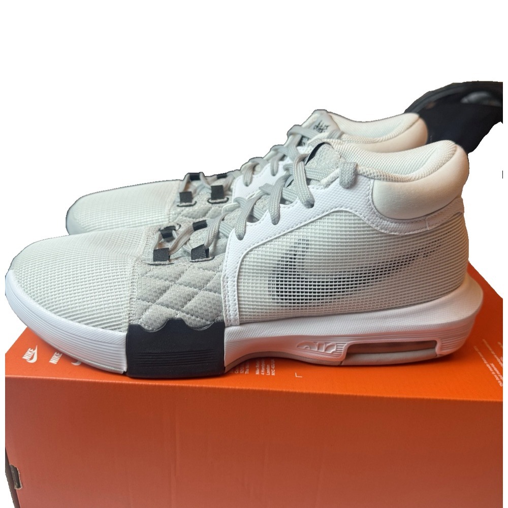 Nike LeBron James Witness VIII 8 White Light Smoke Grey, FB2239-100 Sz 11, NWOB